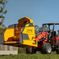 Pailleuse Raptor Compact Lucas G sur un valet de ferme Schäffer télescopique T 4670
