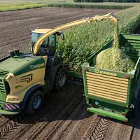 Ensileuse Big X 780 avec bec XCollect 750-2 RotoChop, tracteur Fendt et remorque à ensilage Krone TX.