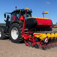 Semoir monograine Väderstad Tempo T 6 attelé à un tracteur Valtra série G.