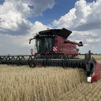 Moissonneuse-batteuse Case IH 7160 avec coupe à tablier télescopique G500V de 10,70 mètres