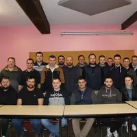 Les membres du Bureau entourés des membres de l’association et du gendarme Romain Marizy, de la communauté de brigades de Neuilly-le-Réal.