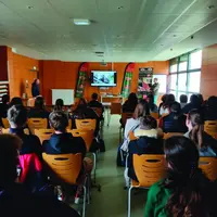 Les membres de l’association sont intervenus au sein des établissements scolaires de Saint-Pourçain-sur-Sioule. Ici lors du forum des métiers à la cit
