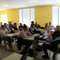 Le chef David Cavalier, référant sureté et l’adjudant Fabien Hauto, de la  de la communauté de brigade de Bourbon-l’Archambault / Lurcy-Lévis, interve