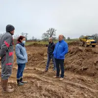 Emilie et David Roumy en compagnie d’Emmanuel Ferrand, conseiller régional, délégué aux fonds européens agricoles et de Mickael Randoin, élu de la Cha