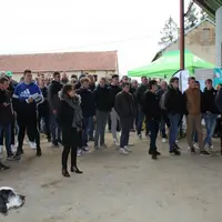 Une centaine de personnes, composée d’agriculteurs mais aussi de nombreux élèves des lycées agricoles et des MFR du département de l’Allier.