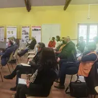 Une vingtaine de personnes, habitants et élus, ont assisté à la restitution des travaux réalisés par les apprentis.