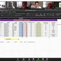 Un échange par webcam entre élèves et enseignants permettant un suivi efficace des cours.