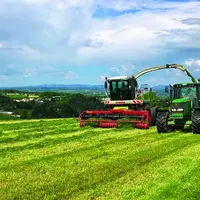Dans le sud Cantal, les premiers chantiers s’ensilage ont démarré au tout début de la période de confinement.