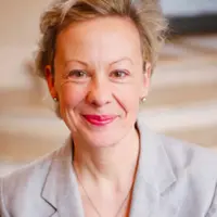Ministre plénipotentiaire de deuxième classe, Pascale Trimbach est également Chevalier de la légion d’honneur et Chevalier de l’Ordre national du Méri