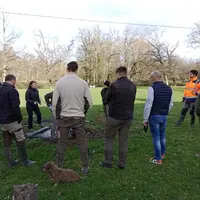 Une démonstration de plantation a été effectuée devant les participants.
