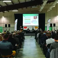 Une assemblée de près de 250 personnes au parc des expositions à Avermes.