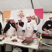Kelly, Candy, Anthony et Cyril ont offert une démonstration de découpe de viande avec leurs professeurs, Eric Tourret (en photo ci-dessus) et Joël Dar