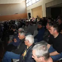 Salle comble à Ennezat où près de 300 planteurs de la Limagne ont exprimé leur colère et leur consternation au président de Cristal Union venu à leur