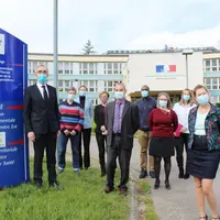 (De gauche à droite) Jean-Francis Treffel, préfet de l’Allier, Véronique Carré, directrice, Vincent Vivet, adjoint au directeur, Laurie Chaumontet, dé