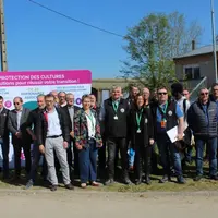 Organisateurs et partenaires, main dans la main pour une réussite commune.