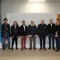 Responsables de l’entreprise et du groupe, représentants de la filière autour d’Emmanuel Ferrand, conseiller régional Auvergne-Rhône-Alpes et Véroniqu