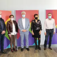 De gauche à droite : Bruno Périchon, administrateur de la Caisse régionale, Catherine Besson, chargée de relation avec les Caisses locales de l’Allier