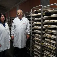 Les Terres d’Auvergne cogérées par Audrey Roche et Dominique Prugne, affinent entre 600 000 et 700 000 Saint-nectaire fermiers par an.