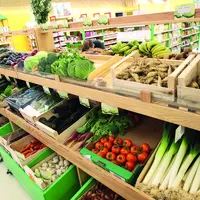 La consommation de produits bio en France poursuit inexorablement sa chute encourageant certains producteurs à la déconversion ou à ne pas reprendre l