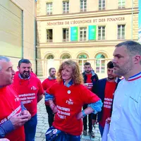 La Fédération nationale bovine, les JA accompagnés de Véronique Langlais, présidente de la fédération des bouchers de Paris, ont manifesté, jeudi dern