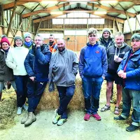 Groupe d'éleveurs adhérents à Cabriol63, lors de la visite du Gaec de la ferme de la Credogne à Puy-Guillaume.