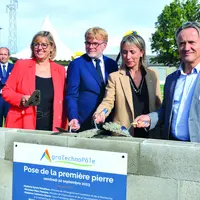 Pose de la première pierre du Technopôle en présence des ministres, des élus et des dirigeants de l’INRAE.