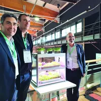 Frédéric Jamet, co-directeur de Vif Systems, Éric Alexandre, agriculteur à Clerlande et Vincent Tardif, directeur stratégie nouvelles filières à Limag