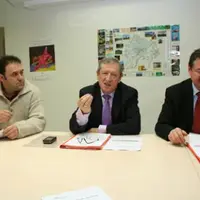Le président René Souchon (entouré de Lionel Roucan et Jean Mallot) dresse un premier bilan de la charte porcine.
