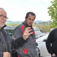 Visite de terrain pour le député européen Eric Andrieu, sur l'exploitation laitière de la famille Anglaret à Sauxillanges.