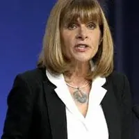 Anne Lauvergeon préconise la coexistence du principe de précaution et du principe d’innovation dans la constitution