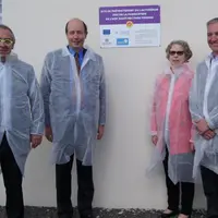 En tenue réglementaire, Dominique Prugne, Louis Giscard d’Estaing, Martine Bony et Serge Pichot ont visité le site de Tauves.