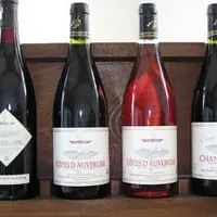 Les trois couleurs des vins des Côtes d’Auvergne endosseront l’Aoc dès la prochaine récolte 2011.