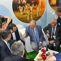 Sur le stand de la Turquie, le ministre de la Cohésion des Territoires a échangé avec le ministre de l'Agriculture turc, et des chefs d'entreprises. L