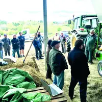 Démonstration d'un aplatisseur SUPERIOR pour la fabrication d'aliment, dans le Puy-de-Dôme.