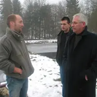 Sébastien Ramier, aux côtés de Bruno Pitot, conseiller foncier Safer et Christian Liabeuf, président. « La safer a acquis le bien par adjudication et