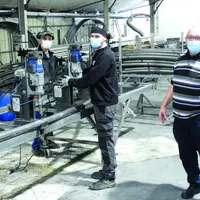 Bernard Matussière dans l’atelier construction des armatures.