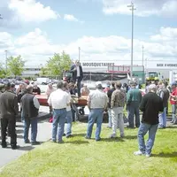 Mi-juin, plus de
200 agriculteurs de la région ont bloqué les plates-formes d’approvisionnement de la grande distribution de Leclerc et Intermarché.