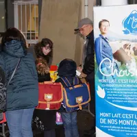 Dégustation de « Mont Lait » à l’école primaire Sainte Thècle.
