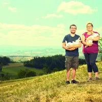Romain et Sonia Priolet élèvent à Saint-Quentin-sur-Sioule des lapins de chair pour la marque "Lapins Gourmands d'Auvergne", une production attachée à