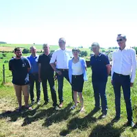 Les associés du Gaec des Thuyas avec Dominique Barrau et l'équipe achats marketing de Lidl France.