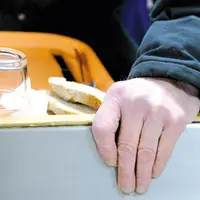 Agir Ensemble propose un dispositif d’accompagnement pour les agriculteurs en situation fragile. N’hésitez pas à prendre contact au 04.73.44.46.83, un