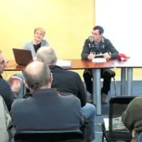 Mathieu Grivel, hors cadre familial, ici aux côtés d’Agnès Pérignon de la Chambre d’agriculture,  a repris
l'exploitation laitière de Jean-Michel Cha