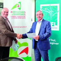 De g à d : Gilbert Guignand, président de la chambre régionale d’agriculture, et Jacques Rouchaussé, président du Centre technique interprofessionnel