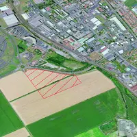 La construction du projet Urban village, matérialisée ici en rouge, concerne 10 ha sur la plaine de Sarliève.