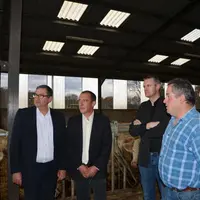 Les responsables professionnels de la FNB réunis sur l'exploitation de Franck Rougier à Orléat.