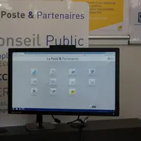 Le bureau de poste de Manzat met à disposition des usagers un ordinateur avec des liens directs permettant d’accéder aux services de ses partenaires.