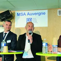 De gauche à droite, Jean-Marie Passerieu, directeur de la MSA Auvergne,  Philippe Panel, président et Isabelle Ouedraogo, présidente du Comité d’actio
