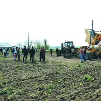 La journée de démonstration de matériel à Moureuille, le 20 avril, a attiré une trentaine de visiteurs.