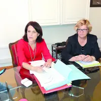 Aux côtés de la préfète Anne-Gaëlle Baudouin-Clerc, Béatrice Steffan, secrétaire générale de la préfecture nommée référente départementale.
