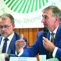 De gauche à droite : Bruno Ferreira, directeur de la Draaf, et Michel Joux, président de la FRSEA.